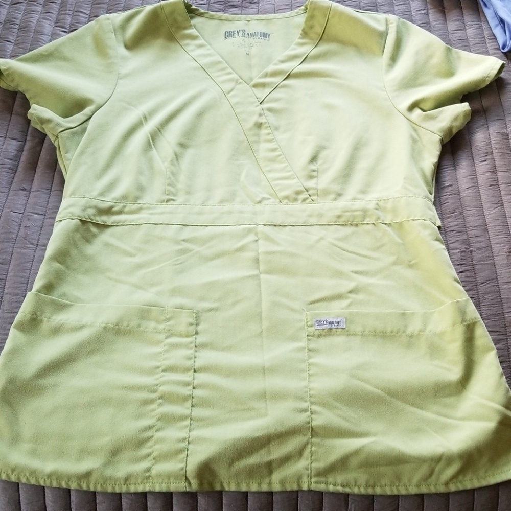 Gray's anatomy green scrub top, Medium